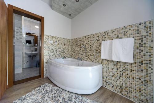 Koupelna v ubytování Garni Hotel Mala Moskva