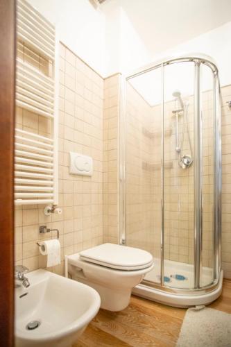 a bathroom with a shower and a toilet and a sink at Relax Pescasseroli For Ever in Pescasseroli