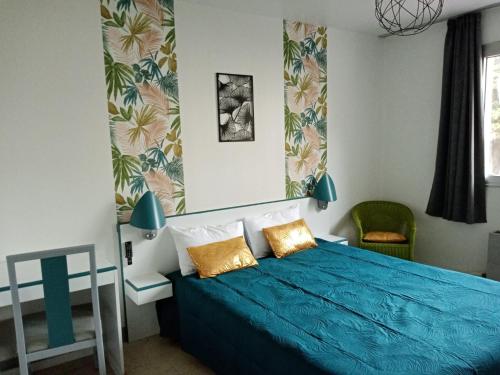 hotel l'échappée d'oléronにあるベッド