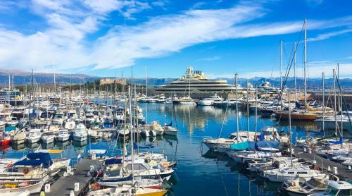 Nice Renting - MASSENA - LOFT - HEART of VIEIL ANTIBES - THE MARKET WITH SEA VIEW photo 38