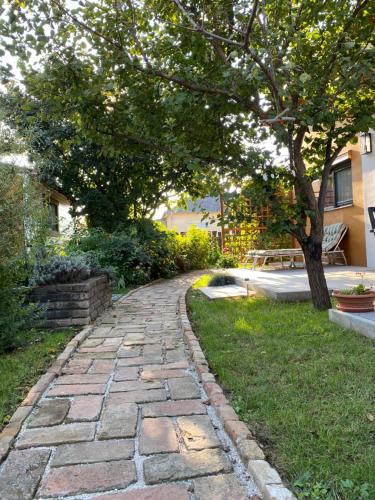 Taman di luar Vuko Vendégház