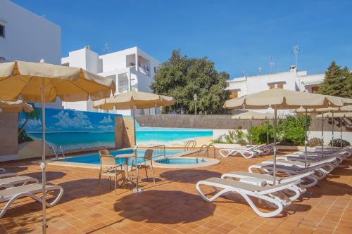 Πισίνα στο ή κοντά στο Hotel Ses Puntetes