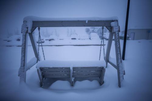 a swing in a yard covered in snow at Boutique El-Rom in El-Rom