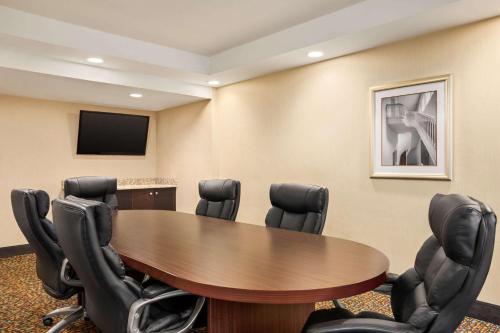 a conference room with a wooden table and chairs at La Quinta Inn & Suites by Wyndham Richmond-Midlothian in Midlothian