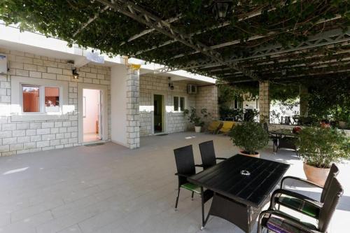 a patio with a table and chairs and a building at Apartments Villa Dubrovnik in Cavtat