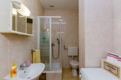
Ein Badezimmer in der Unterkunft Kljunak Apartment
