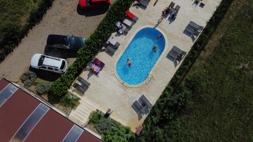 Πισίνα στο ή κοντά στο Vila Carlos