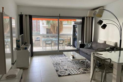 app Le Rocazur avec piscine et parking en bord de mer à 500M du centre ville