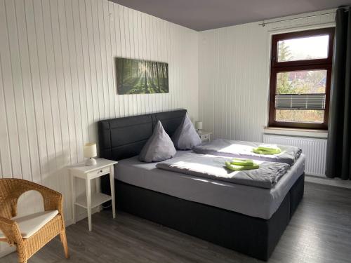 מיטה או מיטות בחדר ב-Harzer Ferienlodge