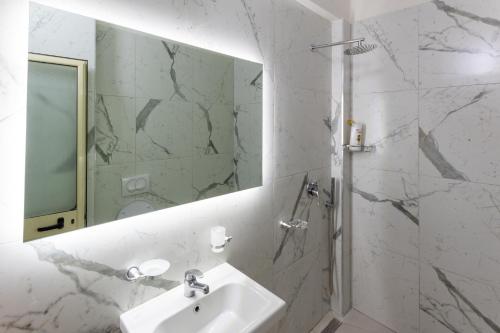 Foto Comfortable apartment next to the beach 2