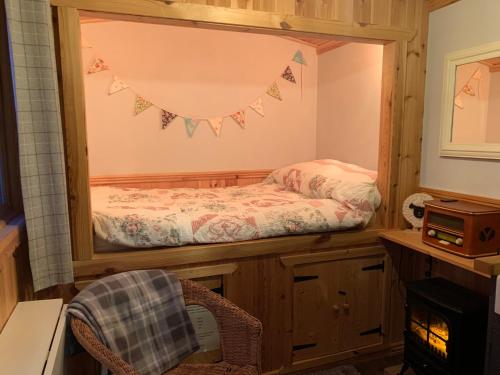 Katil atau katil-katil dalam bilik di Sheepwash Shepherds Hut