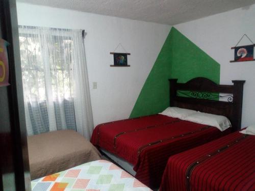 En eller flere senge i et værelse på Casa Familiar