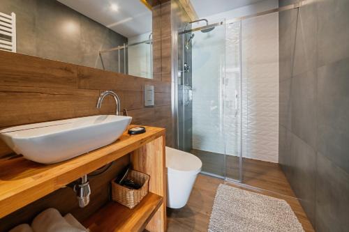 Kúpeľňa v ubytovaní Tamok Lifestyle Villa