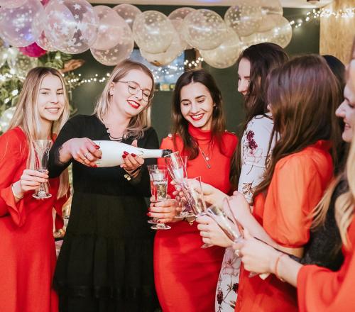 a group of women drinking champagne at a christmas party at Siedlisko Bolek in Nadrybie