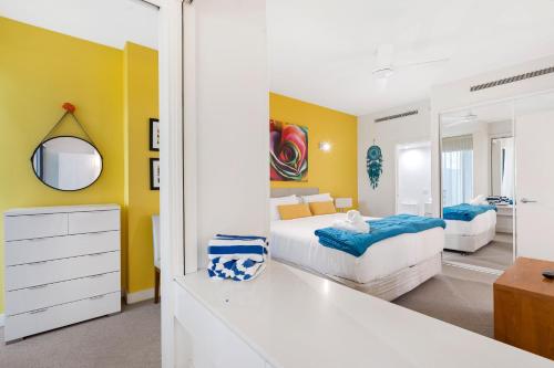 Cama o camas de una habitación en Elysium Private Apartments at The Drift Resort