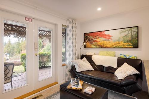 Χώρος καθιστικού στο Enchanter Ocean View Suites