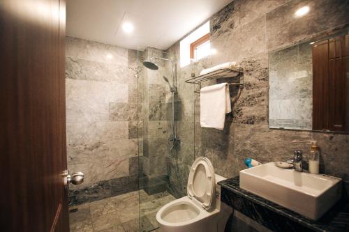 Bathroom sa THE VIEW HOMESTAY HỘI AN