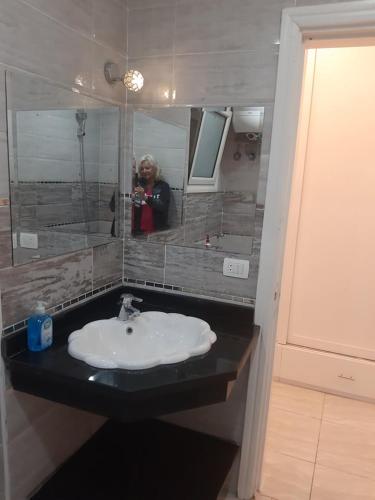 Bilik mandi di apartman Marek