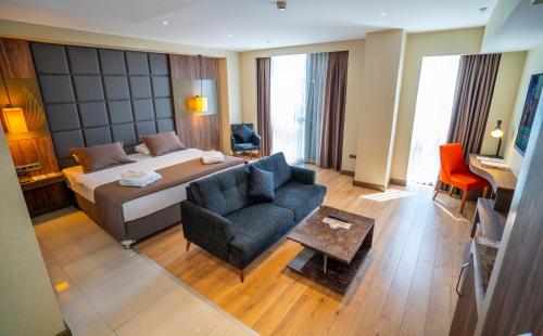 Postel nebo postele na pokoji v ubytování NEW KARAMAN HOTEL