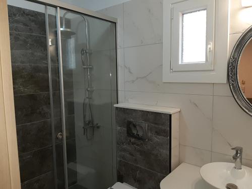 A bathroom at Villa Pappas
