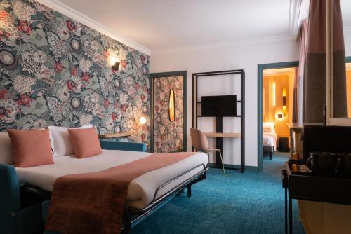 a hotel room with a bed with a floral wallpaper at Leonardo Boutique Hotel Paris Opera in Paris