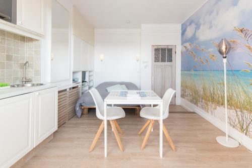 Кухня или кухненски бокс в Studio Le Lavandou