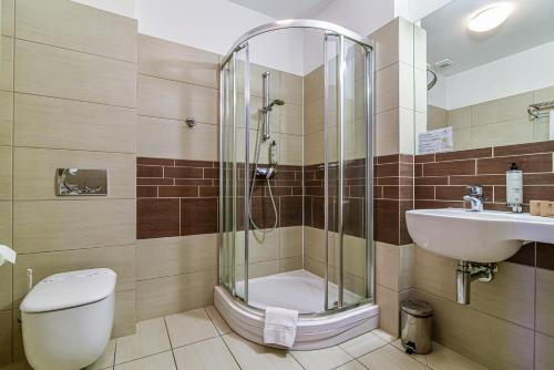 Un baño de Hotel SPA Wieniawa