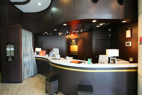 a lobby with a counter in a room at APA Hotel Sagamihara Hashimoto Ekimae in Sagamihara