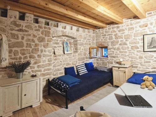 Gallery image of 450 year-old house with a garden in Stari Grad