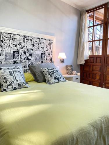 Ένα ή περισσότερα κρεβάτια σε δωμάτιο στο Apartamentos Centro del VINO Tandal