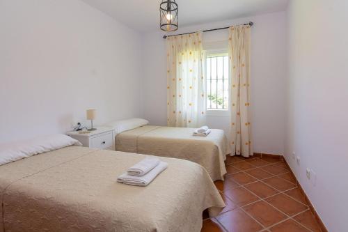 VILLA ANDALUCÍA: cerca de todo, intimidad y espacio
