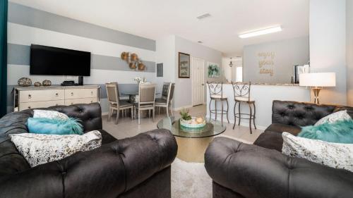 A seating area at 5 Star Townhome on Windsor Hills Resort with Large Private Pool, Orlando Townhome 4922