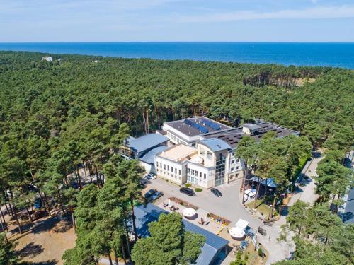 an overhead view of a building with the ocean in the background at Marena Wellness & Spa in Międzywodzie