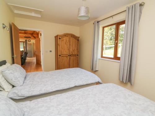 Ένα ή περισσότερα κρεβάτια σε δωμάτιο στο Ploony Hill Cabin