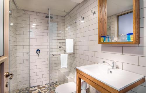 Koupelna v ubytování Embassy Hotel Tel Aviv