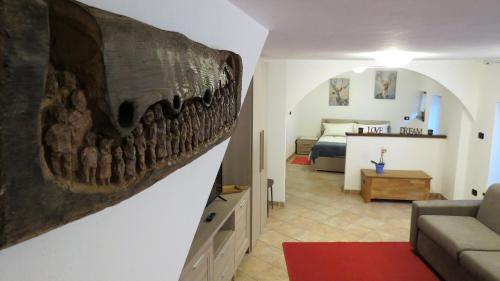a living room with a painting on the wall at Lo Gnomo sotto al Glicine in Châtillon