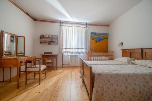 Postelja oz. postelje v sobi nastanitve 8 bedrooms house with enclosed garden and wifi at Sardon de Duero