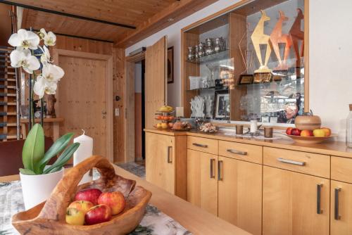 a kitchen with a basket of apples on a table at Wellnesshaus Reichelt in Radstadt