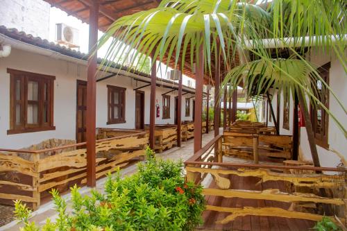 Κήπος έξω από το Jeri Village Hotel
