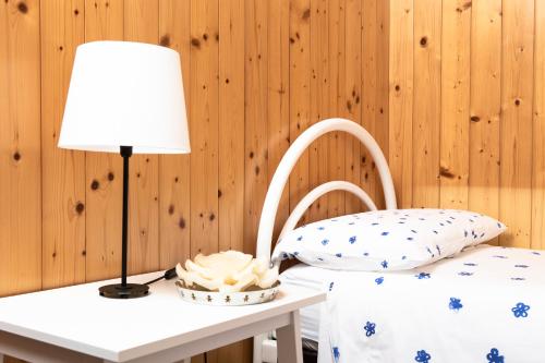 a table with two chairs and a lamp on a table at A casa di Cinzia in Forte dei Marmi