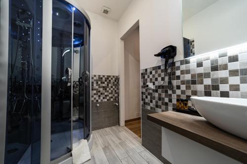 Un baño de Maximum Suite & Spa