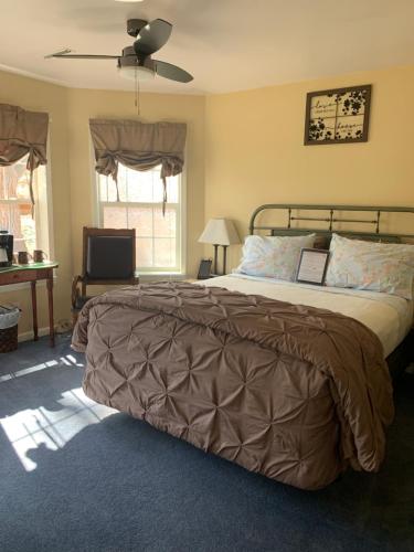 En eller flere senge i et værelse på Moab Beds Xpress Inn
