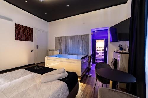 Cama o camas de una habitación en Maximum Suite & Spa