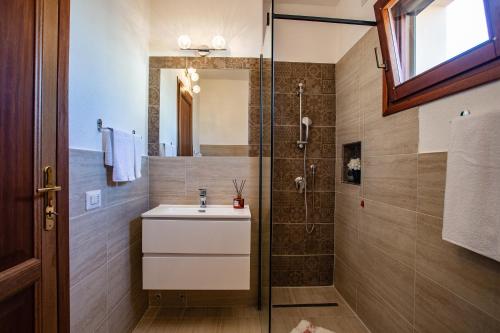 A bathroom at Appartamento San Teodoro centro