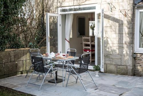 a table and chairs sitting on a patio at Newly renovated Old bakery House in Bath, 3 Bedroom, FREE Parking in Bath