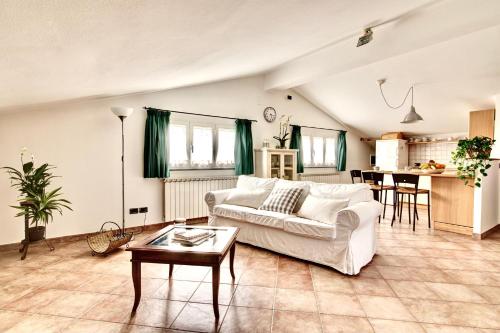 a living room with a white couch and a table at A casa di Cinzia in Forte dei Marmi