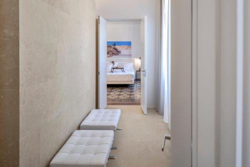 Ein Bett oder Betten in einem Zimmer der Unterkunft Sikelia Suites