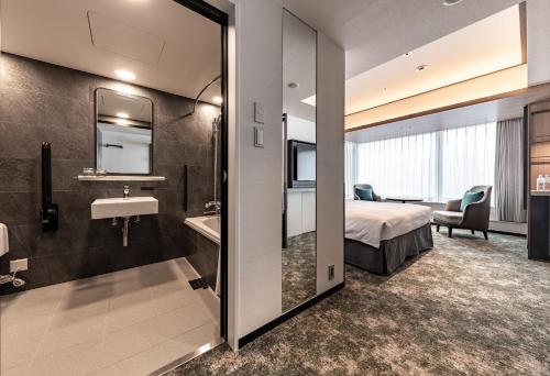 Bathroom sa Solaria Nishitetsu Hotel Sapporo