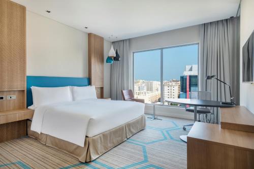 Postel nebo postele na pokoji v ubytování Holiday Inn - Doha - The Business Park by IHG