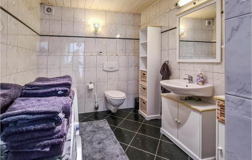 Salle de bains dans l'établissement 2 Bedroom Awesome Home In Kranichfeld